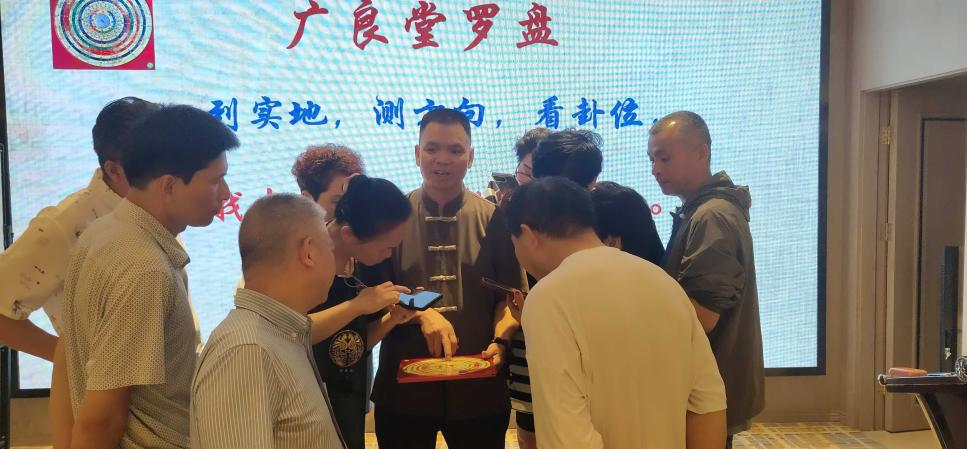 罗盘测向操作示意